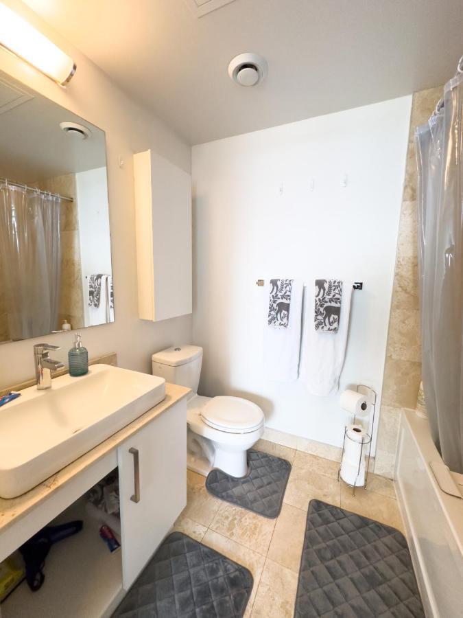 Luxury 2 Bedrooms With Lakeview Cn Tower Entertainment District Rogers Centre Toronto Exterior foto