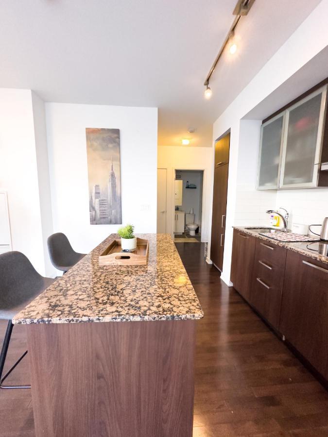 Luxury 2 Bedrooms With Lakeview Cn Tower Entertainment District Rogers Centre Toronto Exterior foto